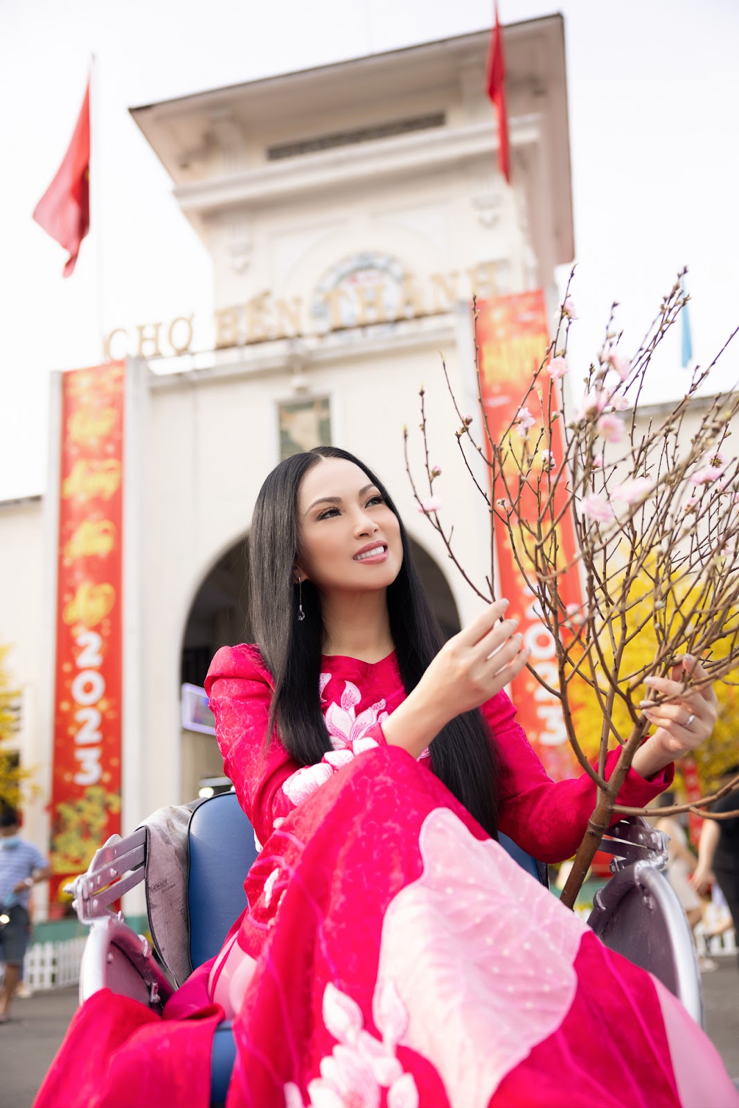 Ca sĩ tỉ phú Hà Phương mang hơi ấm tình thương đến với những trẻ em kém may mắn ngày đầu Xuân - Hình 1