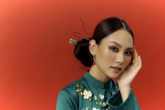Hoa hậu Mai Phương bất chấp nhảy nhót giữa sân bay khiến fan ngán ngẩm, Thanh Thủy bị ghẻ lạnh? - Hình 2