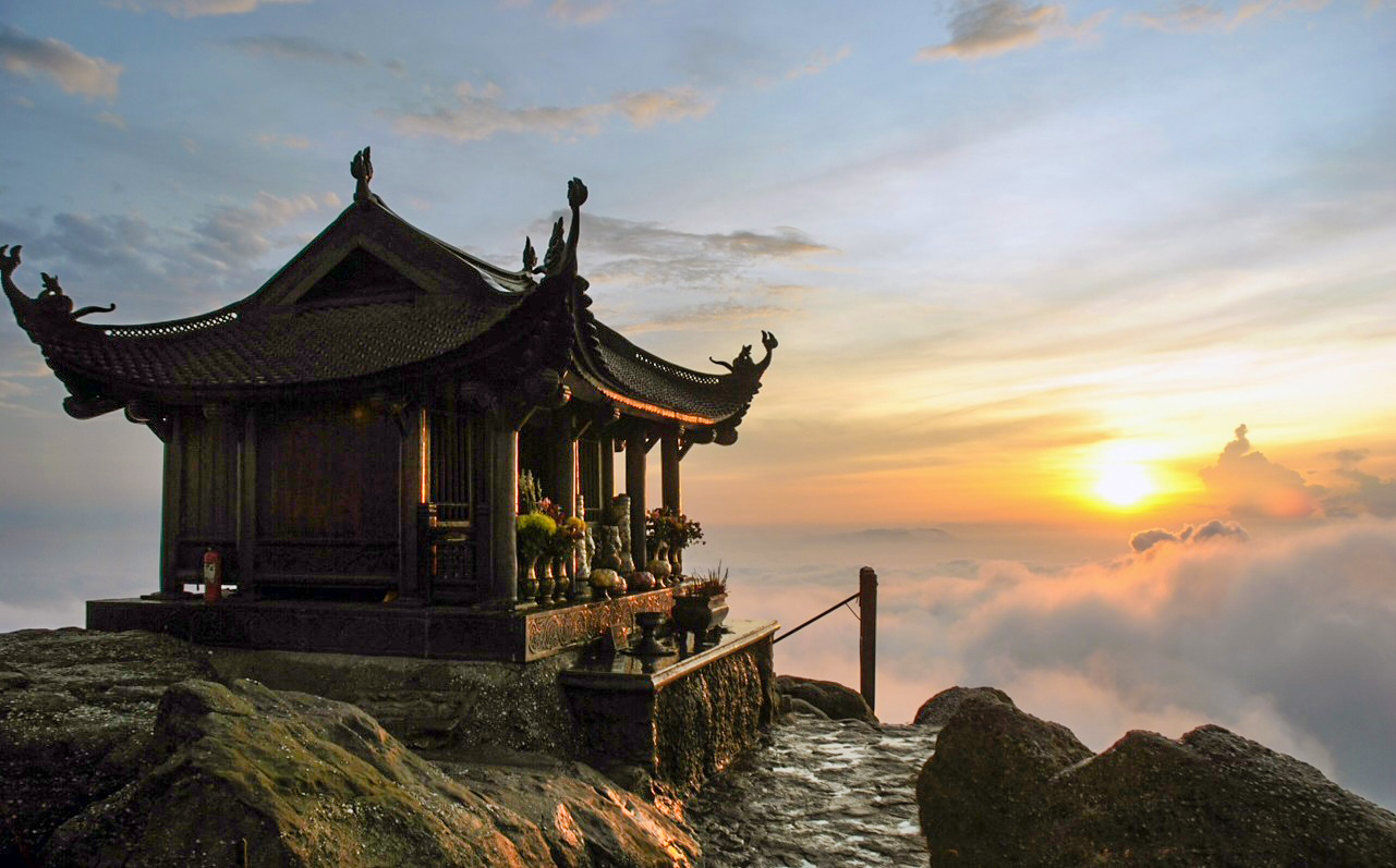 Nhân viên bảo vệ bị tạm đình chỉ vì nằm lên nắp ca pô ngăn lái xe gây phản cảm ở Yên Tử - Quảng Ninh - Hình 5