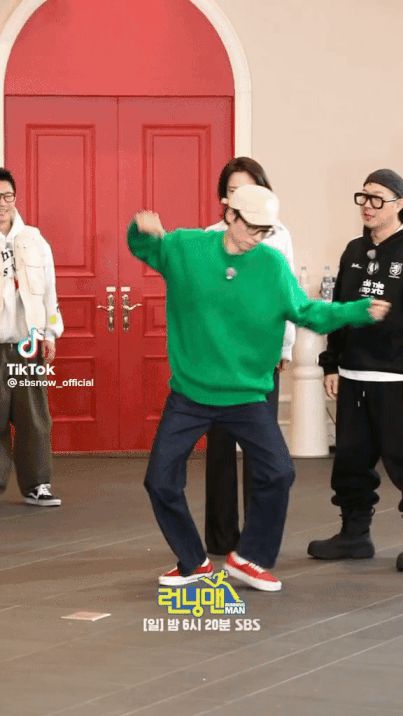 Yoo Jae Suk nhảy hit quốc dân của NewJeans nhưng Song Ji Hyo mới gây chú ý! - Hình 1