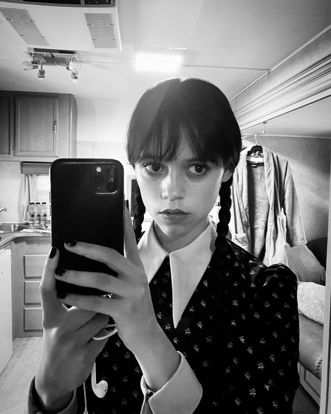 Chị Tư Jenna Ortega gây choáng với số tiền kiếm được nhờ Wednesday, số phận phần 2 đáng lo - Hình 6
