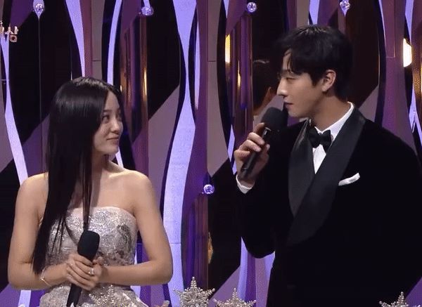 Kim Se Jeong - Ahn Hyo Seop lộ cả tá hint hẹn hò ở SBS Awards, nàng sợ bị khui như Song Joong Ki nên xoá vội bằng chứng? - Hình 7