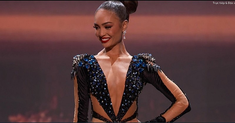 Đương kim Miss Universe 2022 chính thức 'từ giã' vương miện, nghẹn ngào trao lại cho người khác - Hình 6