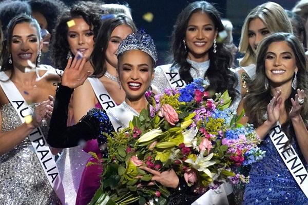 Đương kim Miss Universe 2022 chính thức 'từ giã' vương miện, nghẹn ngào trao lại cho người khác - Hình 5
