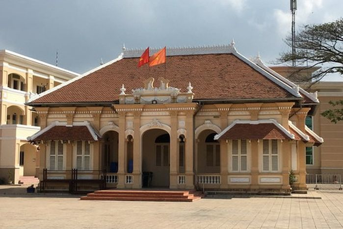 Lê Công Phước Bạch Công Tử: Tay chơi bậc nhất trời Nam, đốt tiền cho Ba Trà đến thảm kịch cuối đời - Hình 2