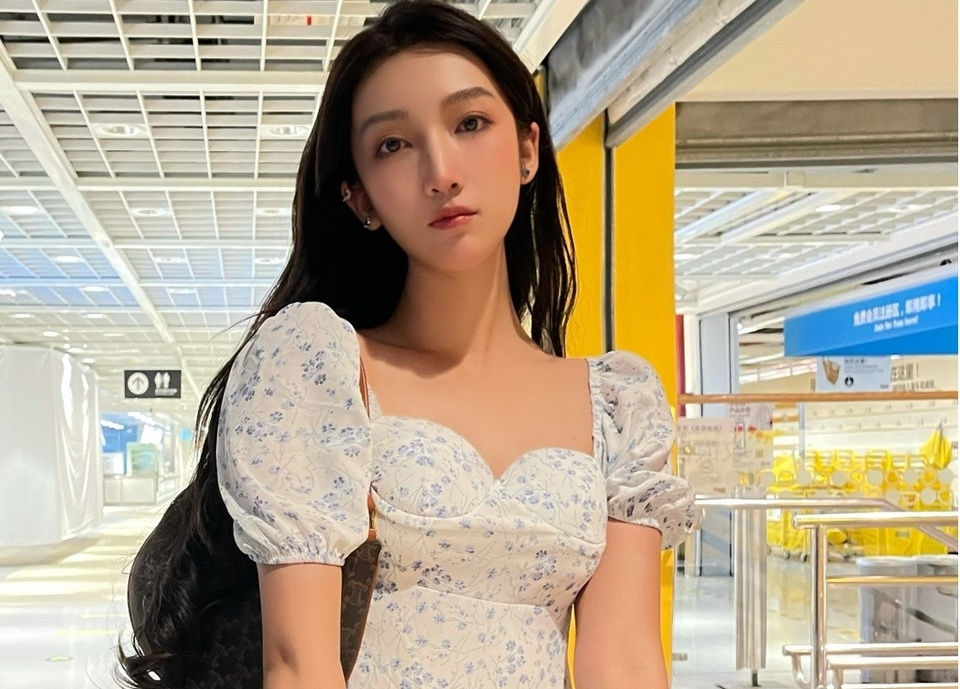 Đô Mỹ Trúc - hot girl lột trần Ngô Diệc Phàm tiếp tục gây sốc, chính thức vào showbiz? - Hình 1