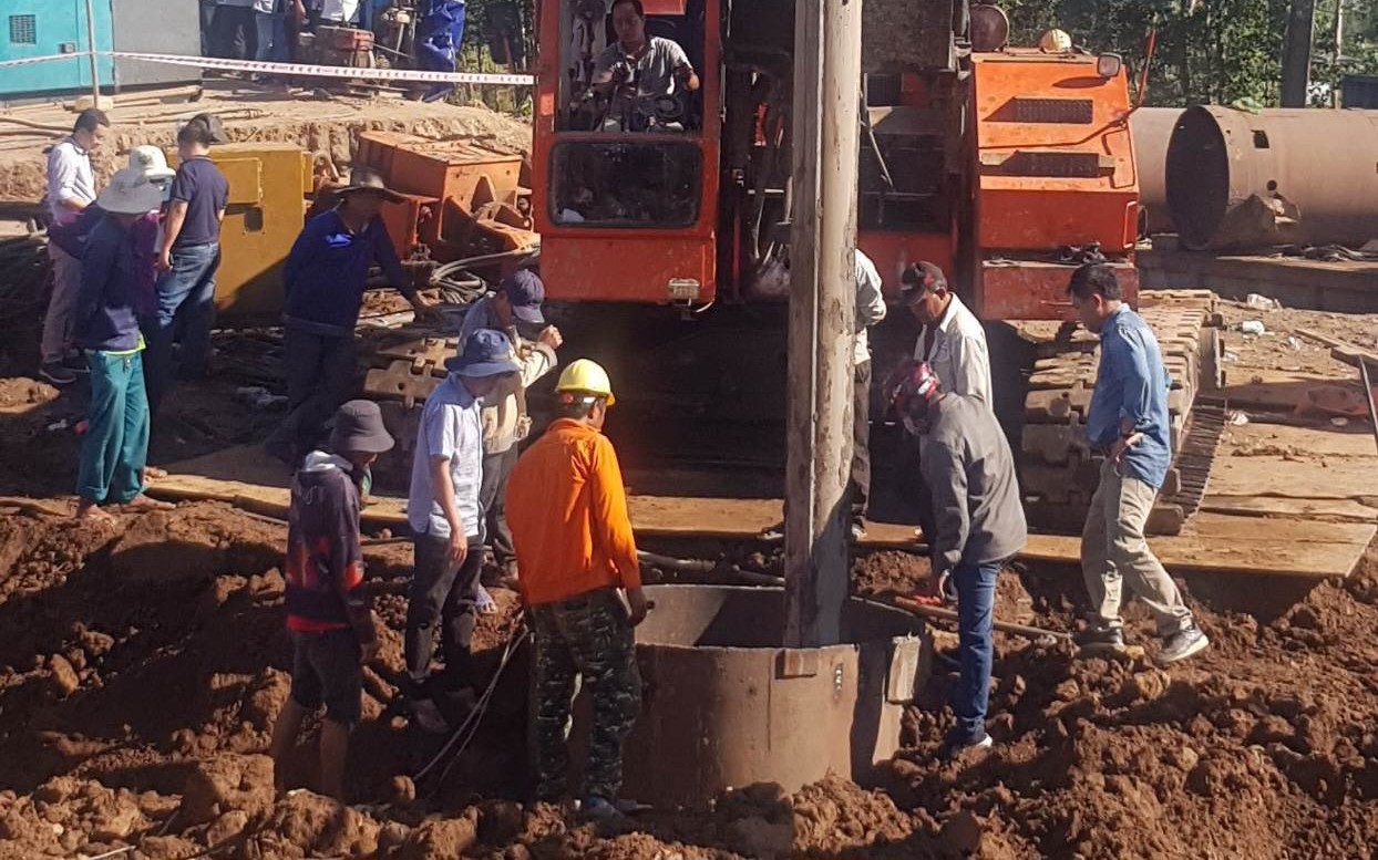 Cập nhật mới vụ bé trai lọt trụ bê tông: Lãnh đạo giải thích việc 'lỡ hẹn' thời gian giải cứu - Hình 6