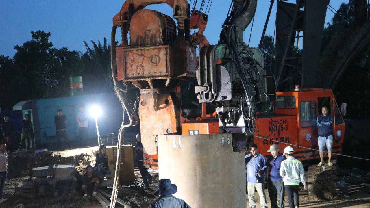 Cập nhật mới vụ bé trai lọt trụ bê tông: Lãnh đạo giải thích việc 'lỡ hẹn' thời gian giải cứu - Hình 3
