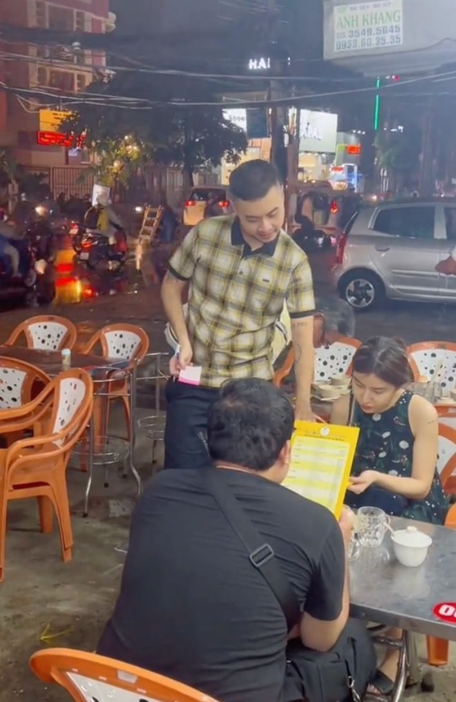 Cô Gái Có Râu đòi đuổi toàn bộ nhân viên: Quá bực mình với đám phục vụ này...anh cho nghỉ hết! - Hình 3