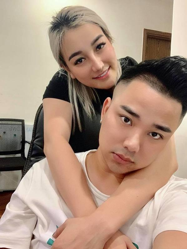 Hữu Công: Bỏ diễn để kinh doanh, chia tay Linh Miu đi lấy vợ, bà xã mang thai 4 lần mới được làm bố - Hình 9
