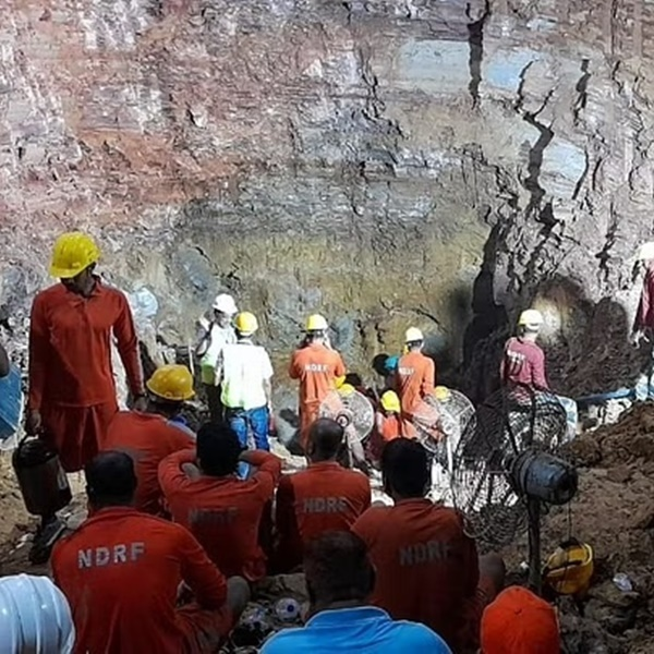 Kỳ tích luôn tồn tại: Những hành trình giải cứu trẻ nhỏ mắc kẹt nhiều ngày lành lặn trở về - Hình 8