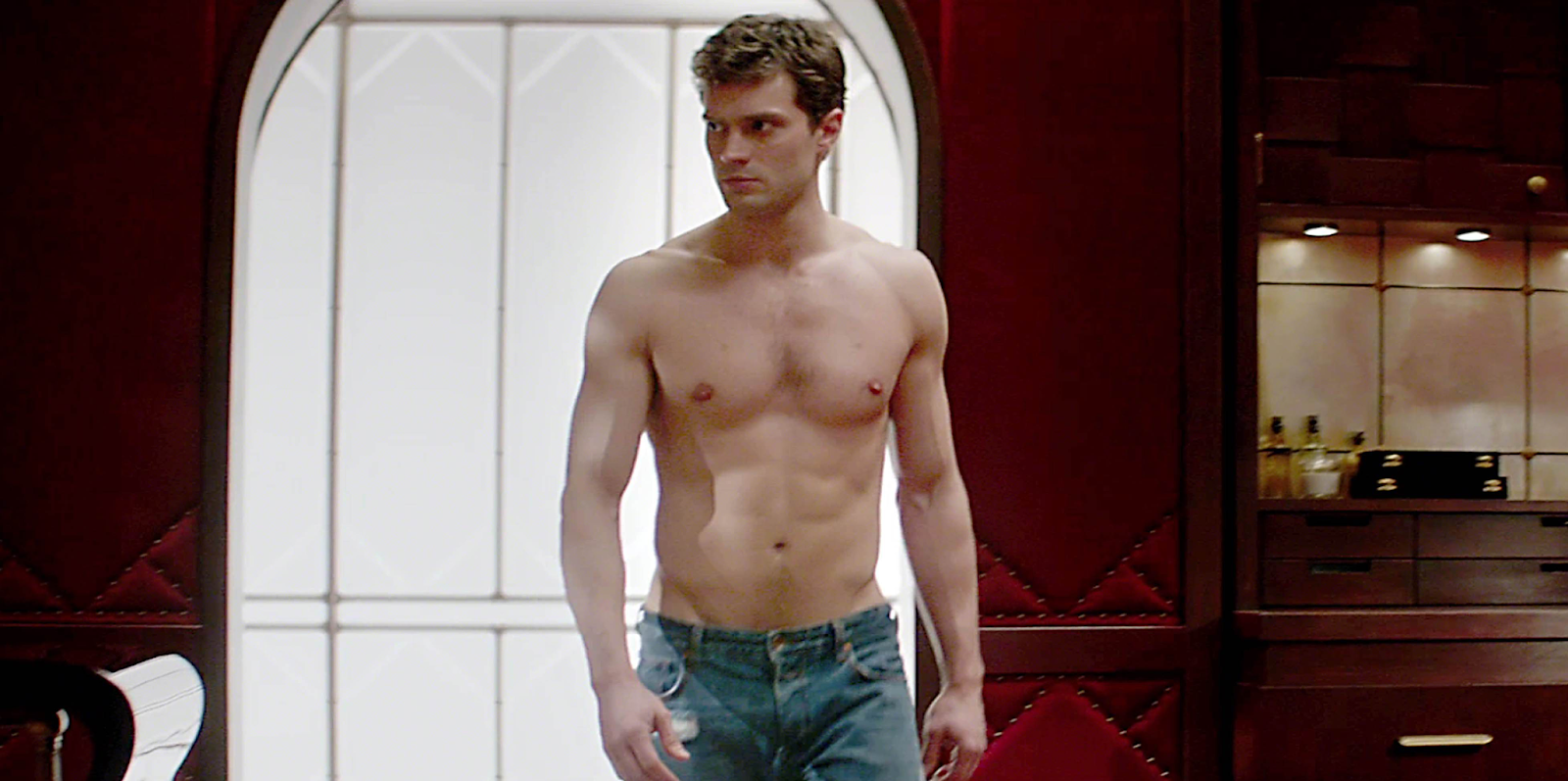 Jamie Dornan: Trong 50 Sắc Thái là tỷ phú nghiện lên giường, ngoài đời là người chồng dung dị - Hình 4