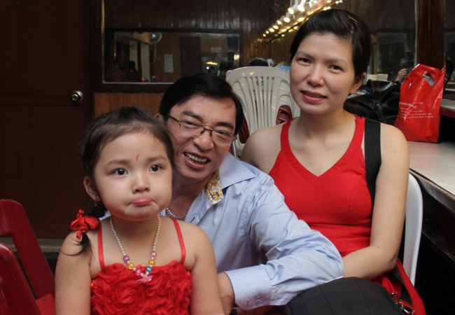 Đình Văn: Thợ sửa máy in thành Hoàng tử Mưa bụi, gặp biến cố phá sản, giờ ở ẩn bên vợ kém 24 tuổi - Hình 6