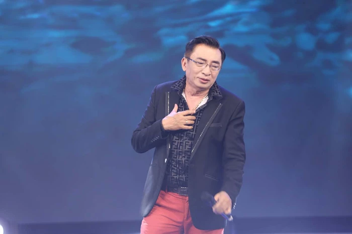 Đình Văn: Thợ sửa máy in thành Hoàng tử Mưa bụi, gặp biến cố phá sản, giờ ở ẩn bên vợ kém 24 tuổi - Hình 8