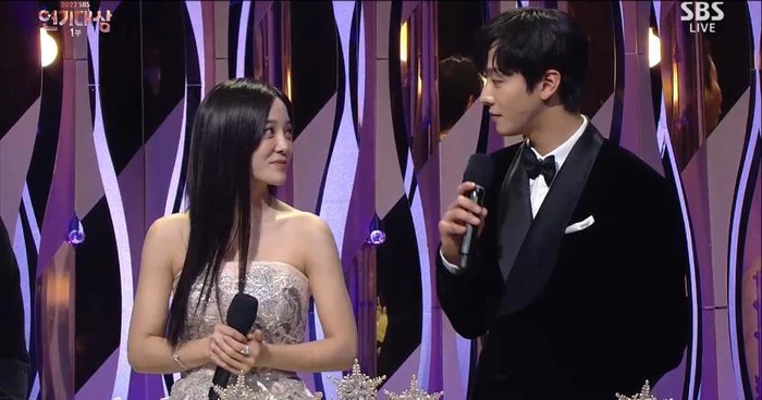 Kim Se Jeong tuyên bố sẽ không yêu đương với Ahn Hyo Seop, fan hoang mang tột độ! - Hình 1
