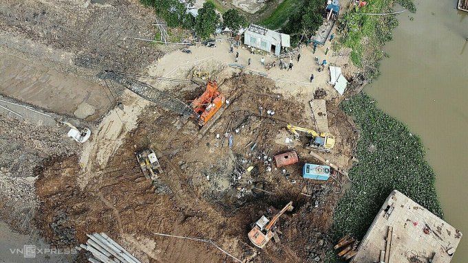 Lý giải vụ bé Hạo Nam có thể lọt xuống trụ bê tông có đường kính 25cm, đề nghị dùng loại cẩu lớn - Hình 7