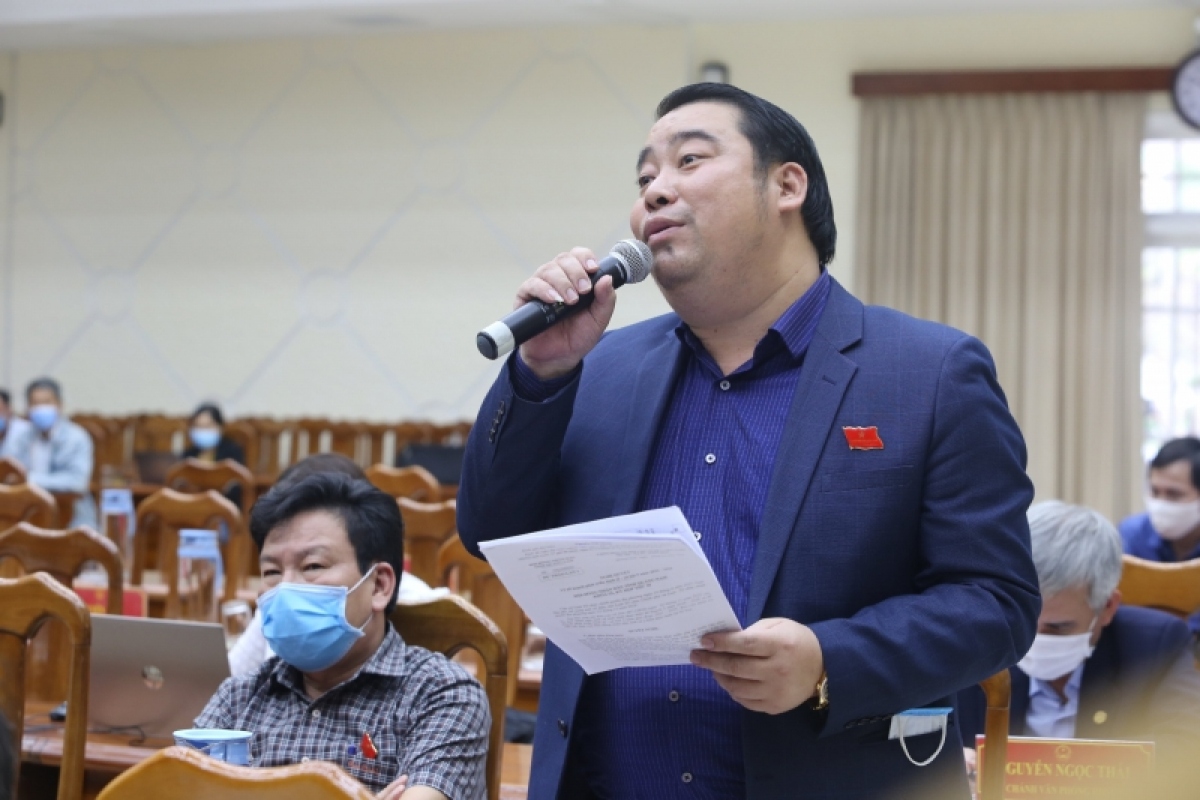 Ông Nguyễn Viết Dũng không bị khởi tố vì ra tay với nữ nhân viên sân golf, Quảng Nam sẽ xử lý - Hình 1