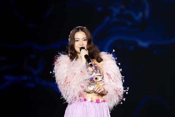 Chàng trai bỏ túi triệu view nhờ cà khịa Hoàng Thùy Linh hát live yếu kém, CĐM tích cực chia sẻ - Hình 4