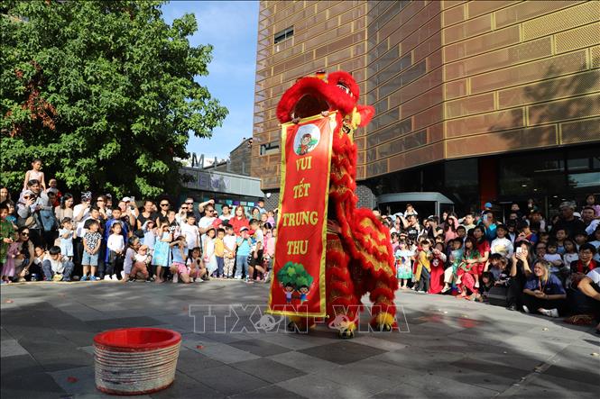 Kiều bào tại Anh tưng bừng đón Tết Trung Thu - Hình 6