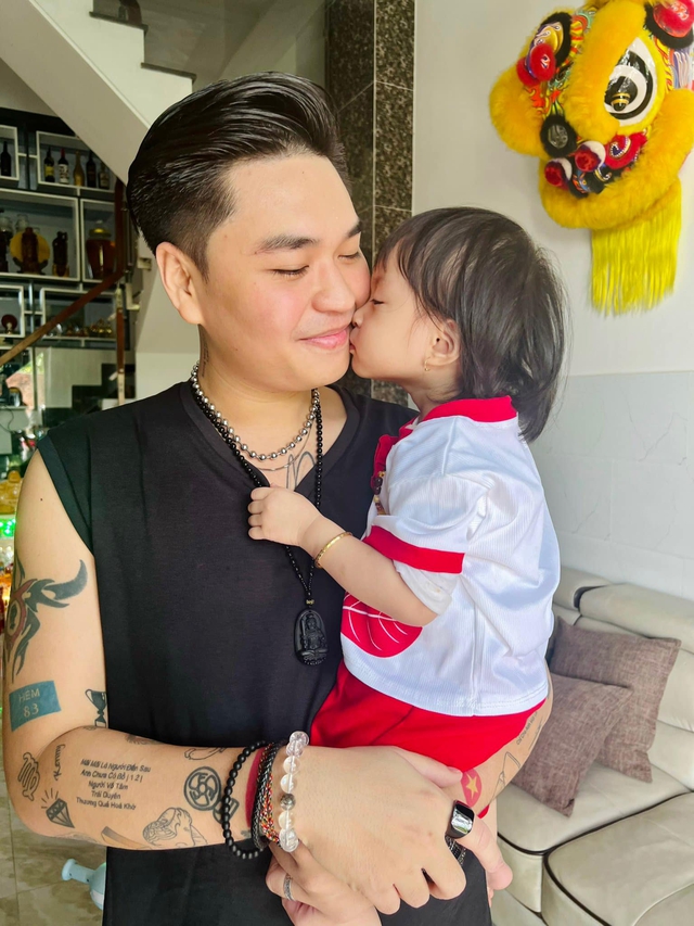 Nam diễn viên say mê mẹ đơn thân 2 con, hơn 8 tuổi - Hình 4