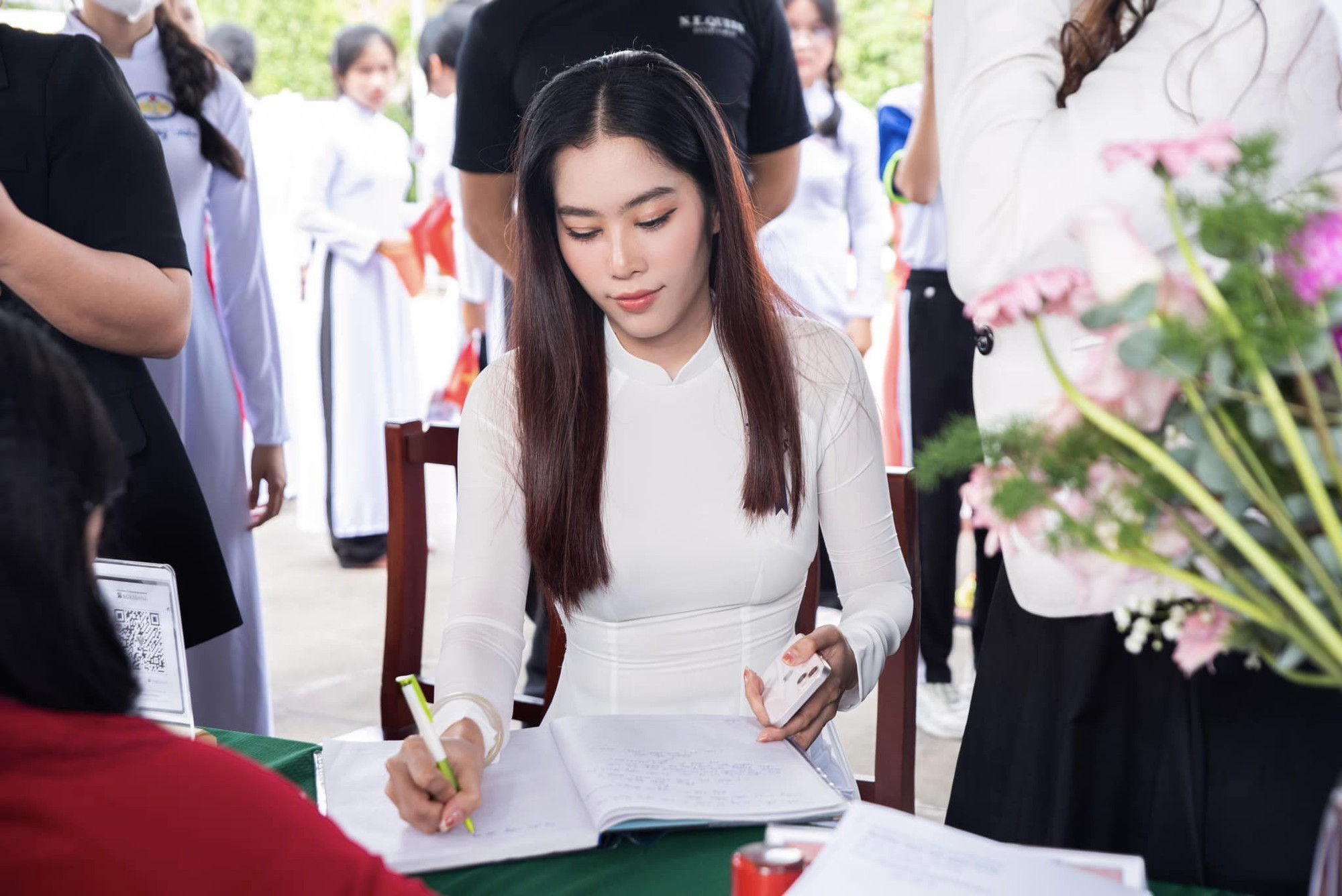 Nam Em lần đầu lộ diện hậu trả nợ gần 150 triệu trong đêm, thần sắc ra sao? - Hình 1