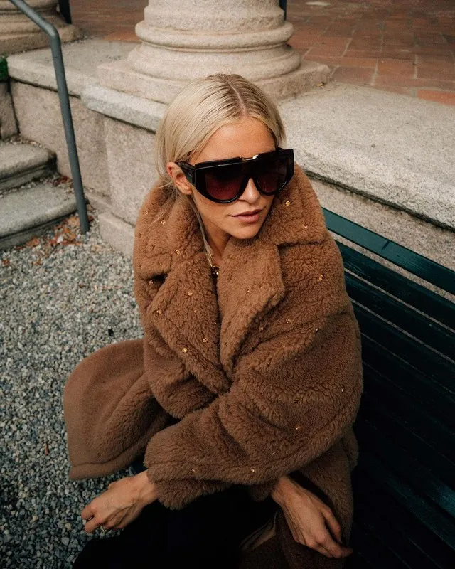 Nâng tầm gu thời trang thu đông chỉ với chiếc áo khoác màu camel - Hình 1