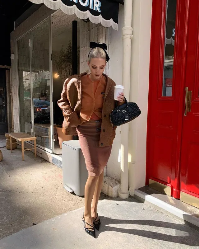 Nâng tầm gu thời trang thu đông chỉ với chiếc áo khoác màu camel - Hình 7