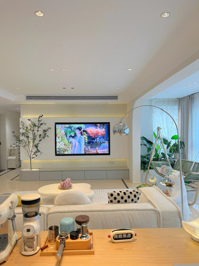 Ngắm căn hộ xinh như mộng của nữ tiếp viên hàng không, dù hiếm khi ở nhà nhưng vẫn đầu tư decor ấn tượng - Hình 1