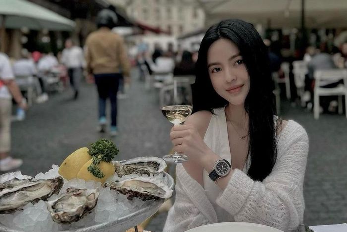 Ngắm nét quyến rũ của bạn gái Quang Hải - Hình 1