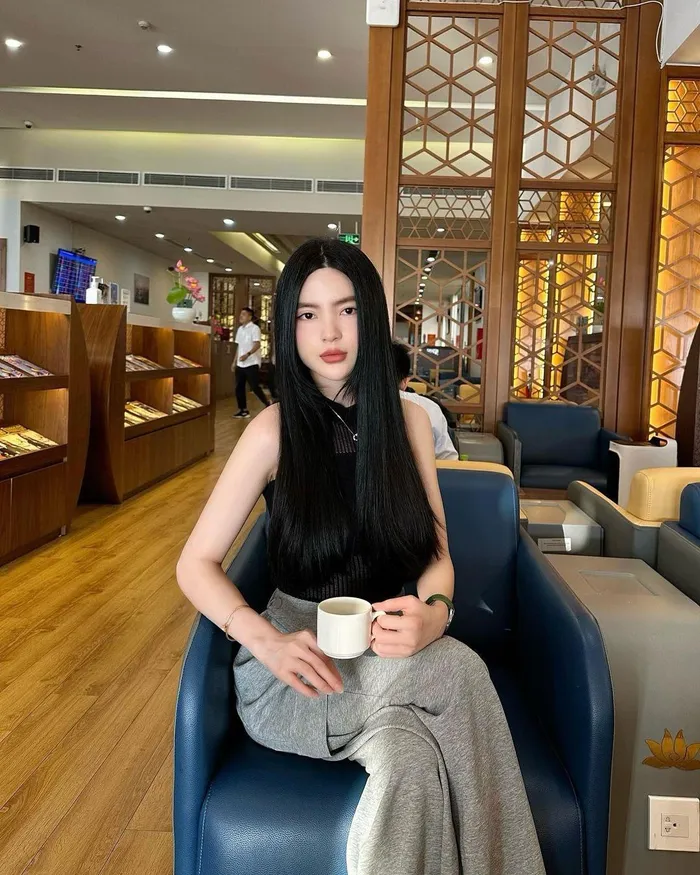 Ngắm nét quyến rũ của bạn gái Quang Hải - Hình 2