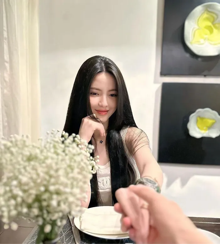 Ngắm nét quyến rũ của bạn gái Quang Hải - Hình 8