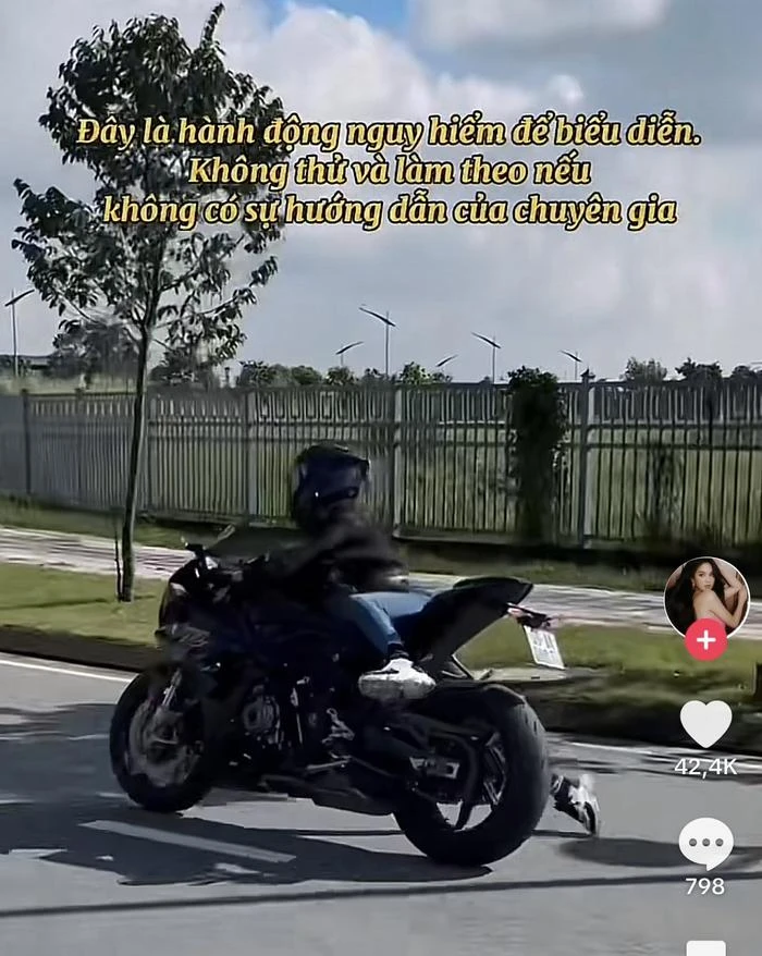 Ngọc Trinh giữa lúc bị lập biên bản và giam 2 xe mô tô phát ngôn gây sốc: Chuẩn bị tiền là được? - Hình 5