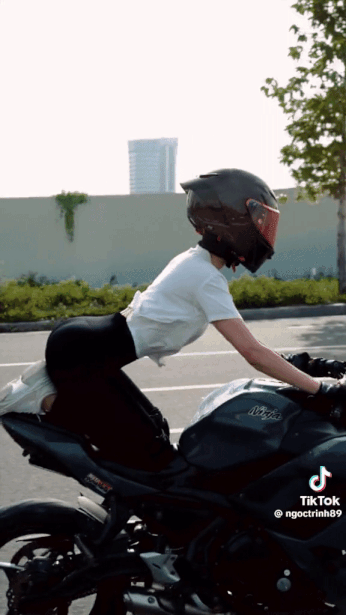 Ngọc Trinh giữa lúc bị lập biên bản và giam 2 xe mô tô phát ngôn gây sốc: Chuẩn bị tiền là được? - Hình 2
