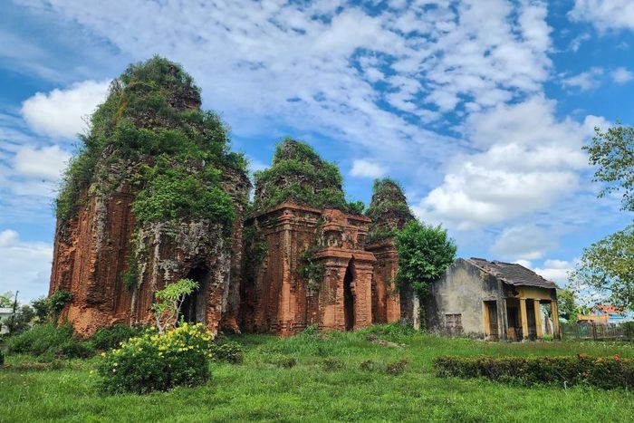 Nỗi buồn di tích - Hình 1