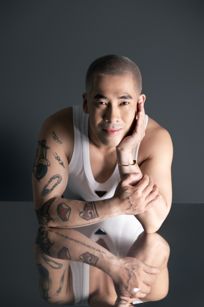 Stylist Travis Nguyễn chuẩn bị hơn 3000 trang phục cho Chị đẹp đạp gió rẽ sóng, nhiều lúc bật khóc vì áp lực - Hình 1
