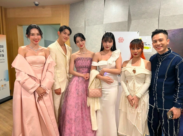 Thùy Tiên tiếp tục bị 1 cuộc thi Hoa hậu cạch mặt, ké fame lễ trao giải tại Hàn lại bị bơ đẹp - Hình 4