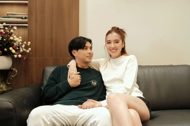 Vợ trẻ kém Hồ Quang Hiếu 12 tuổi bị mẹ chồng chê tơi tả, nam ca sĩ muốn bênh cũng không dám hó hé - Hình 2