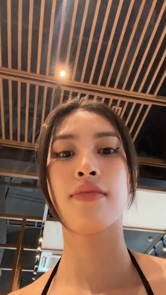 Tiểu Vy gặp biến khoe sắc ở xứ chùa vàng giữa nghi vấn hẹn hò lại bị netizen Thái vào hỏi chuyện - Hình 3