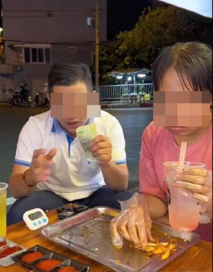 Thắng thử thách ăn 2 mâm gà 5 triệu đồng, bé gái bị chủ quán than khổ, bắt khách ... nhả ngược ra! - Hình 2