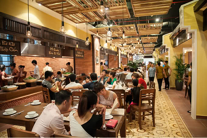 Thắng thử thách ăn 2 mâm gà 5 triệu đồng, bé gái bị chủ quán than khổ, bắt khách ... nhả ngược ra! - Hình 1