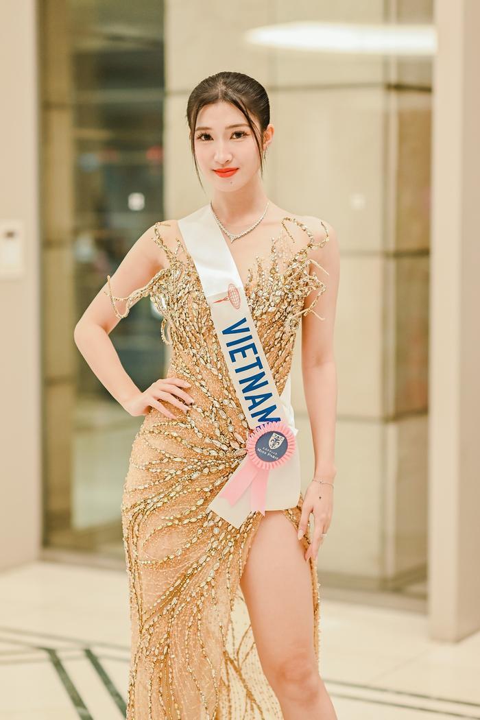 Miss International: Phương Nhi nắm tay nàng hậu giống hệt Minh Kiên lọt mắt xanh chuyên gia quốc tế - Hình 10