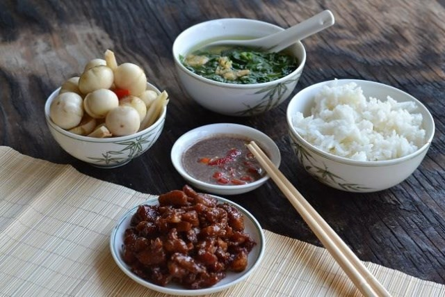 Quang Linh Vlogs đầu têu cùng team Châu Phi làm 1 việc khó đỡ, ai thấy cũng phải lắc đầu! - Hình 1
