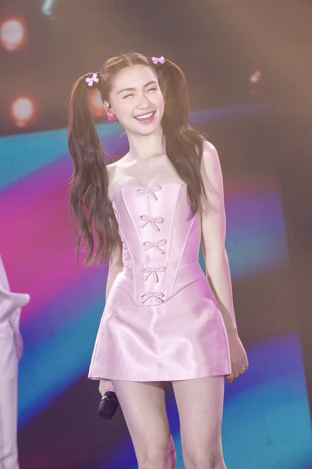 Hòa Minzy bất ngờ được cầu hôn sau hơn 1 năm chia tay chồng cũ, xúc động tiết lộ 1 sự thật đau lòng - Hình 3