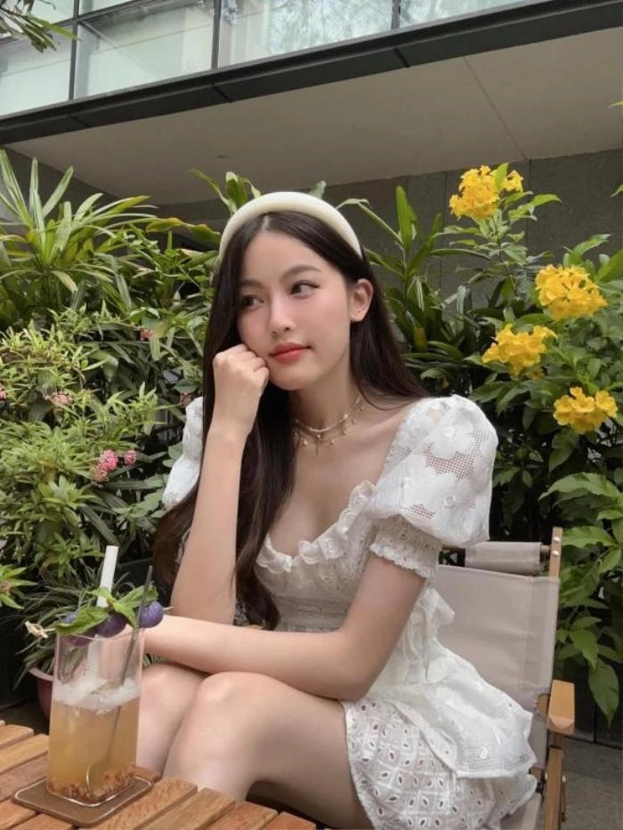 Bạn gái hotgirl vừa được HIEUTHUHAI ngầm công khai: Gia thế khủng, học trường 600 triệu đồng/năm - Hình 7