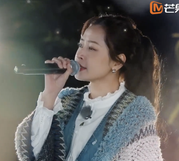 Amber cùng Chi Pu làm 1 việc chấn động, thắng lớn tại show Trung Quốc khiến Ella đập bàn - Hình 2