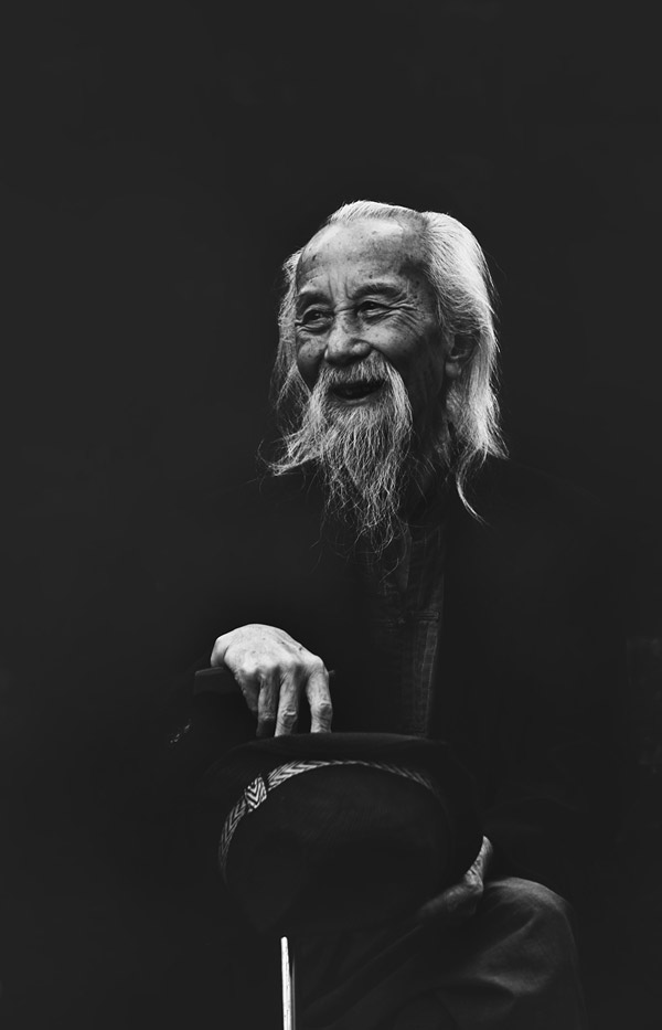Hồng Chương: Ông nội khắc khổ nhất màn ảnh, ngoài đời viên mãn, U90 hạnh phúc bên vợ kém 14 tuổi - Hình 1