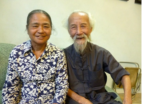 Hồng Chương: Ông nội khắc khổ nhất màn ảnh, ngoài đời viên mãn, U90 hạnh phúc bên vợ kém 14 tuổi - Hình 4