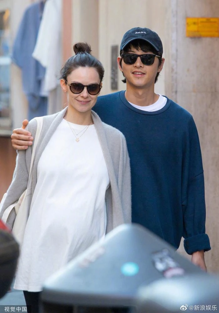 Song Joong Ki đúng là thảm họa khi để lộ chi tiết này, netizen thở phào mừng cho Song Hye Kyo - Hình 6