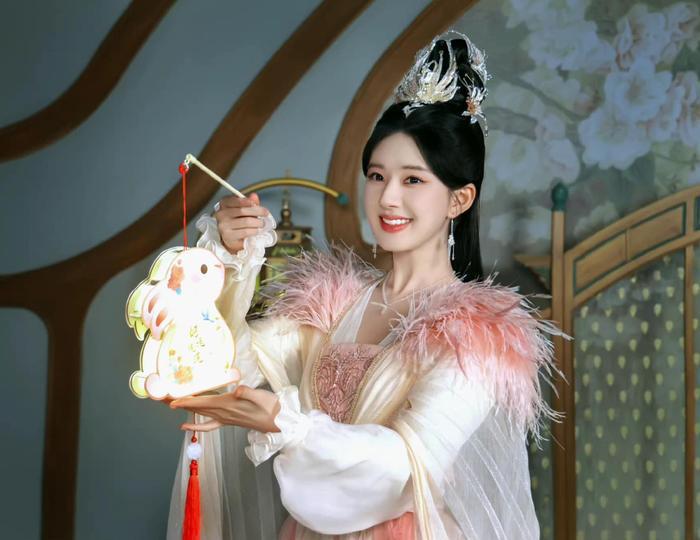 Triệu Lộ Tư bị đuổi khỏi đoàn phim không thương tiếc, fan nóng mặt đòi làm cho ra lẽ - Hình 3