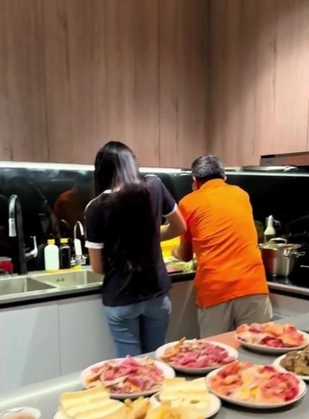 Đoàn Văn Hậu lên phường đăng ký kết hôn với Doãn Hải My, dàn cầu thủ thi nhau chúc mừng - Hình 7